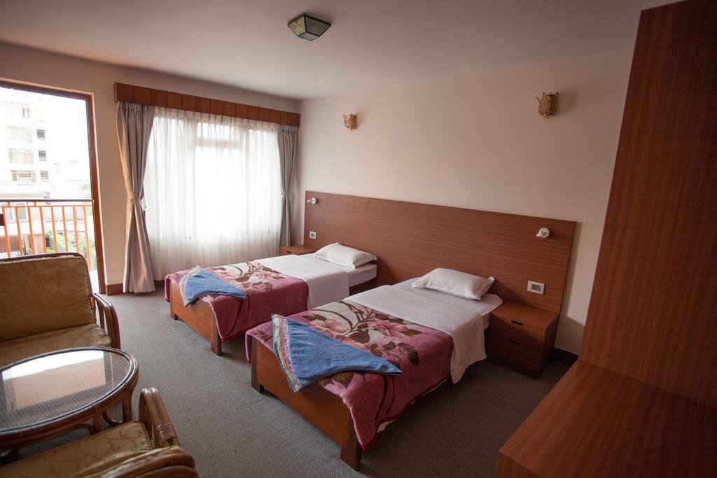 Maya Guest House Thimi Exterior photo